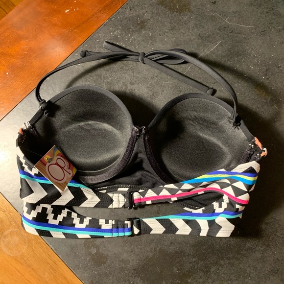 Swimsuit top - Picture 2 of 3